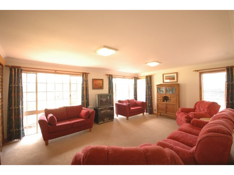 7 Birdland Drive, Glenvale QLD 4350