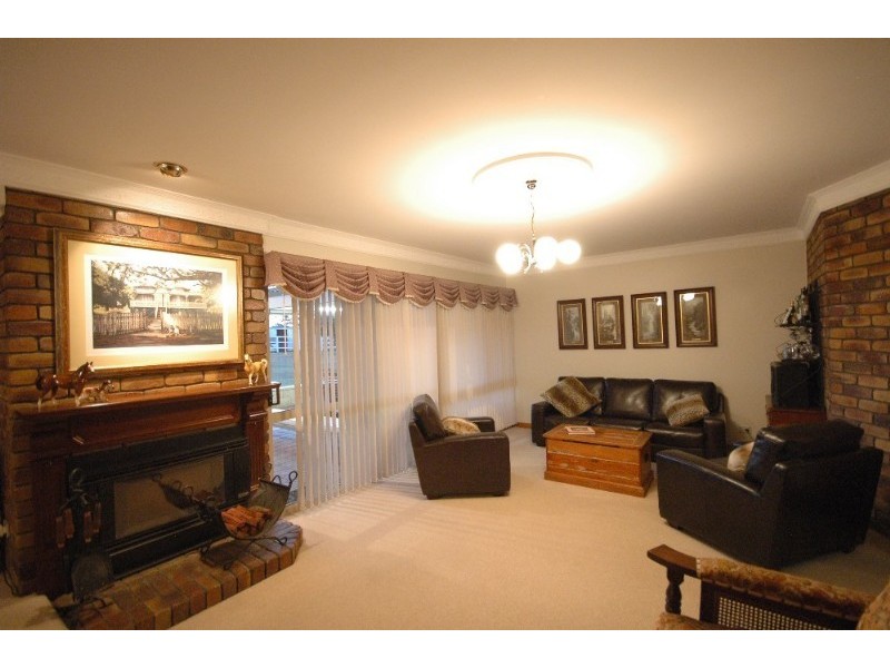 7 Birdland Drive, Glenvale QLD 4350