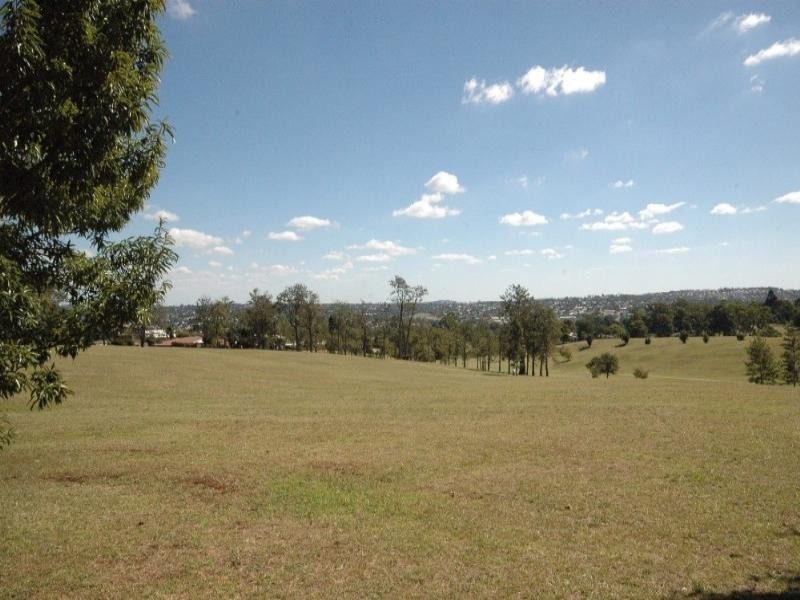 48 Stuart Street, Mount Lofty QLD 4350