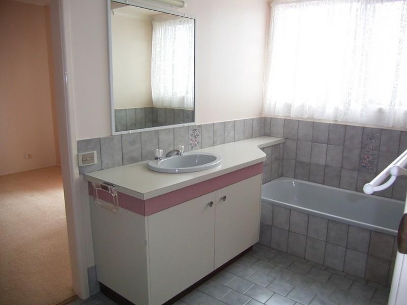 2 Sunbury Street, Harristown QLD 4350