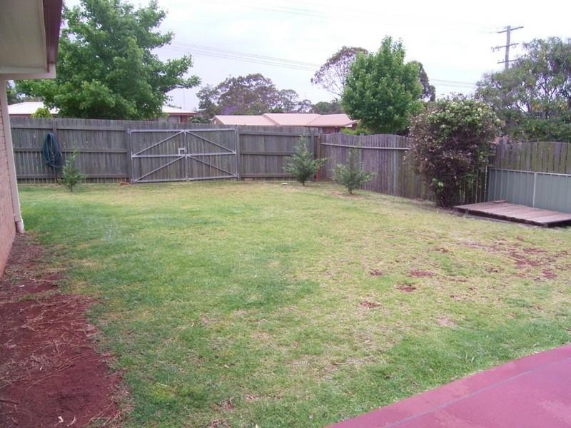 2 Sunbury Street, Harristown QLD 4350