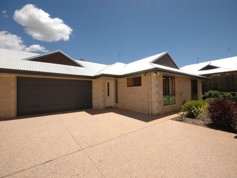 7/14 Uni Plaza Court, Kearneys Spring QLD 4350