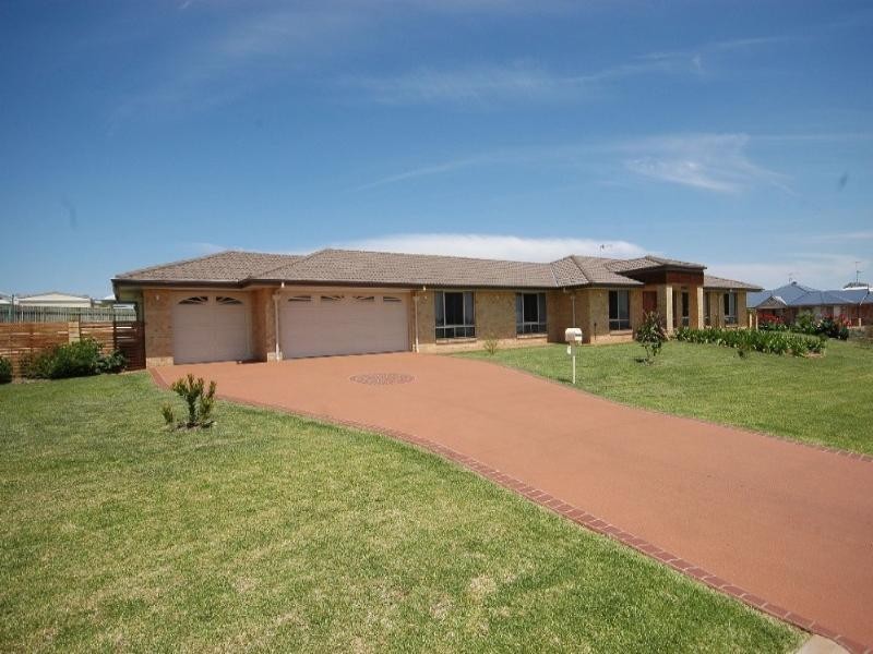 11 Tennyson Court, Westbrook QLD 4350