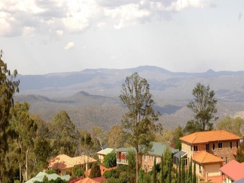 37 Windemere Terrace, Mount Lofty QLD 4350