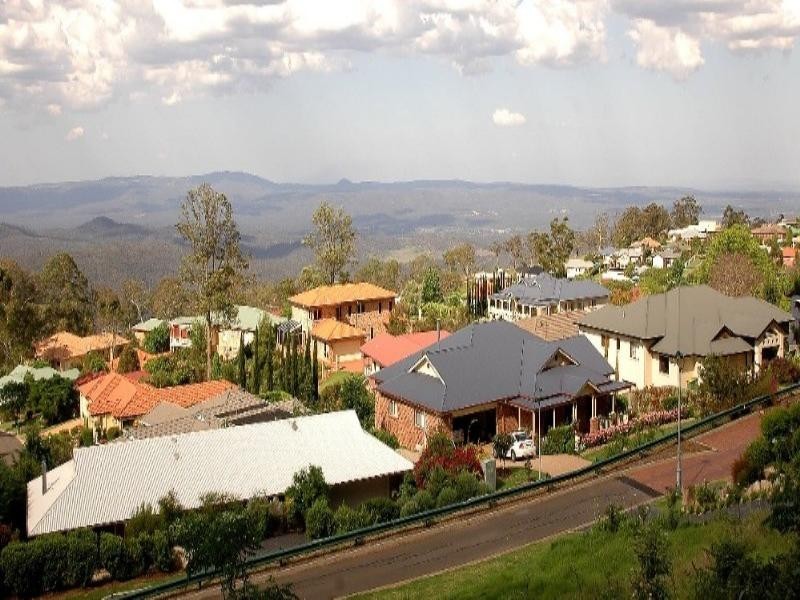 37 Windemere Terrace, Mount Lofty QLD 4350