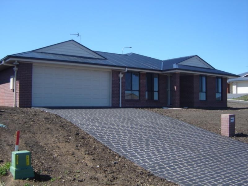 25 Wareena Crescent, Glenvale QLD 4350