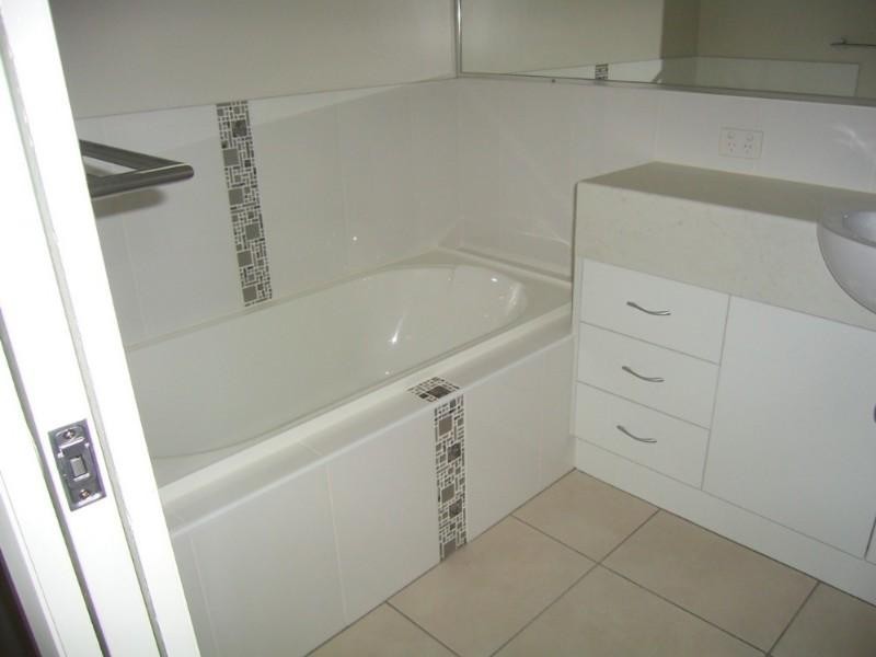 1/28 Sambar Court, Kearneys Spring QLD 4350