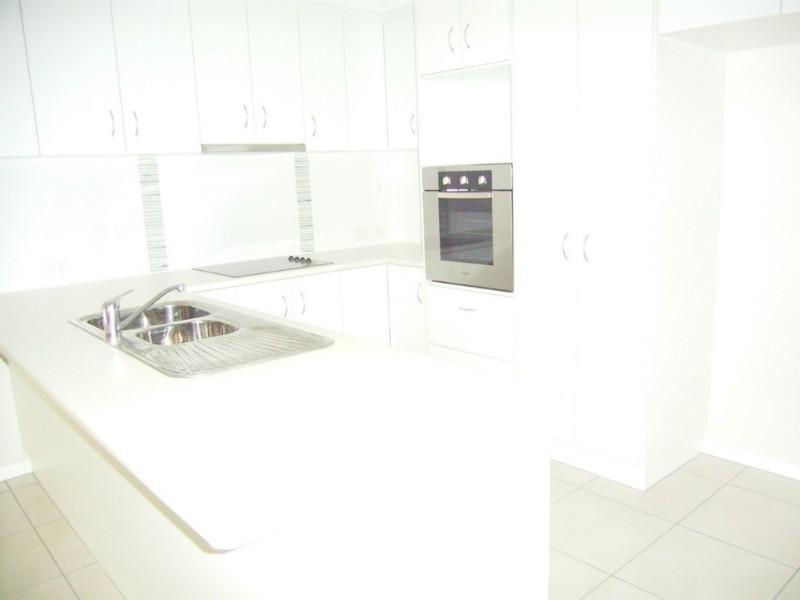 2/28 Sambar Court, Kearneys Spring QLD 4350