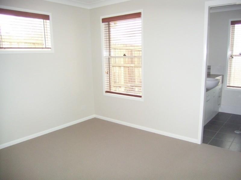 2/28 Sambar Court, Kearneys Spring QLD 4350