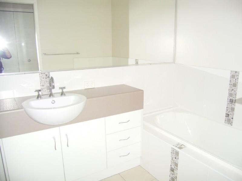 2/28 Sambar Court, Kearneys Spring QLD 4350