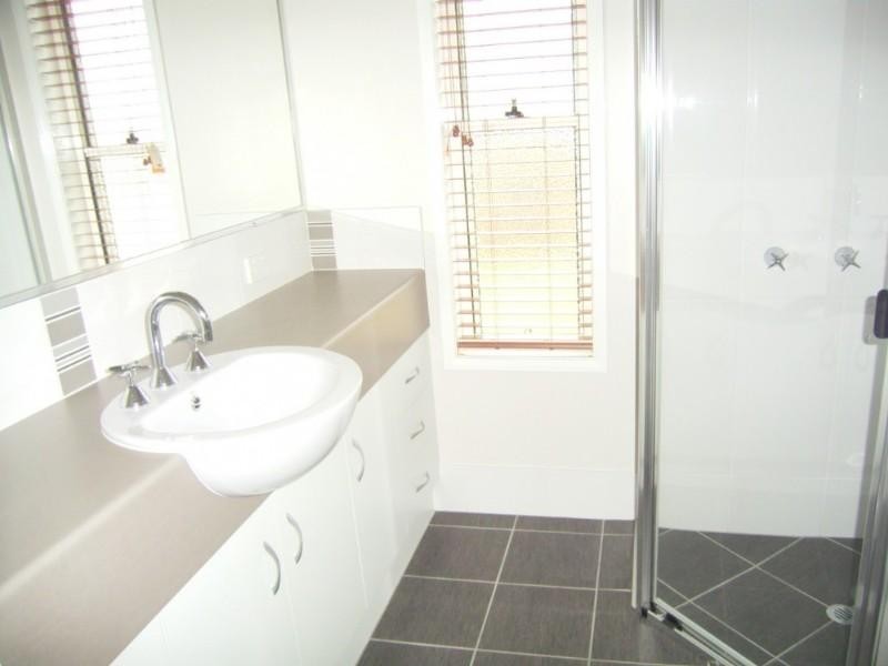 2/28 Sambar Court, Kearneys Spring QLD 4350