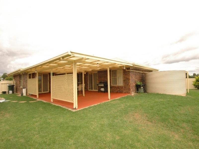 16 Barwick Street, Westbrook QLD 4350