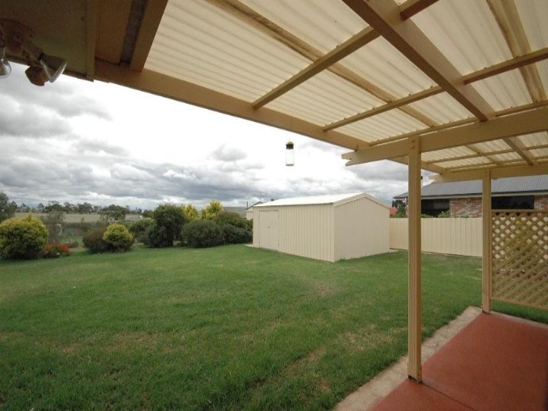 16 Barwick Street, Westbrook QLD 4350