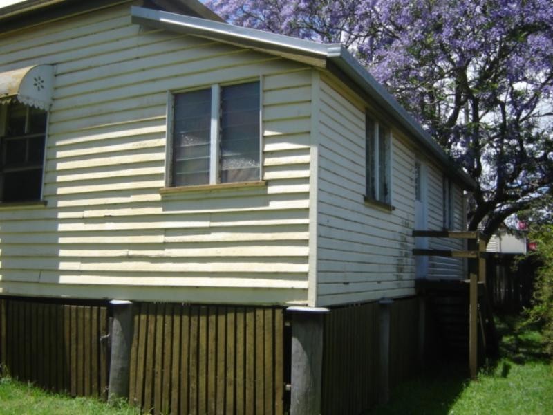 27 Kenilworth Street, North Toowoomba QLD 4350