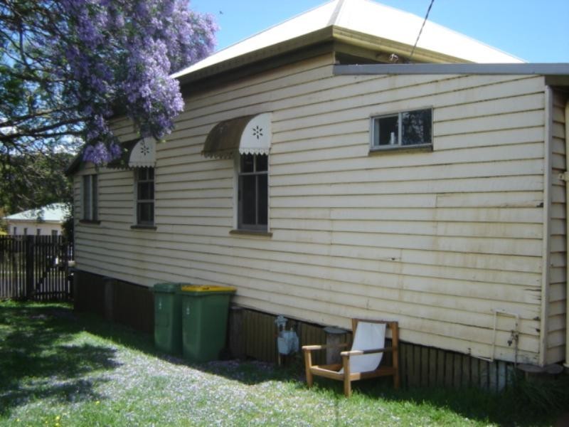 27 Kenilworth Street, North Toowoomba QLD 4350