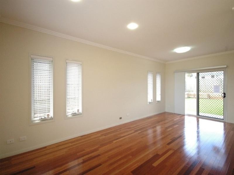 24 Sweetapple Crescent, Centenary Heights QLD 4350