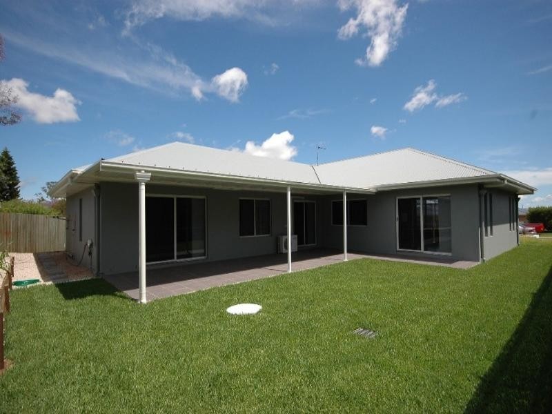 24 Sweetapple Crescent, Centenary Heights QLD 4350