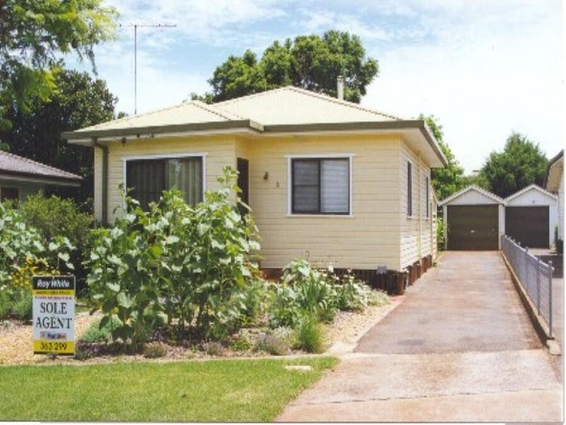 8 Goode Street, Newtown QLD 4350