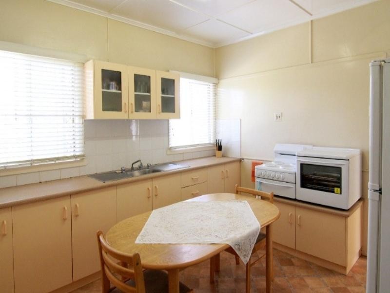 38 Holberton Street, Rockville QLD 4350