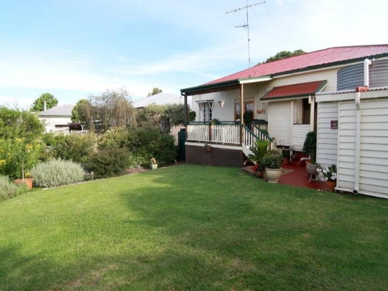 5 Bristol Street, Newtown QLD 4350