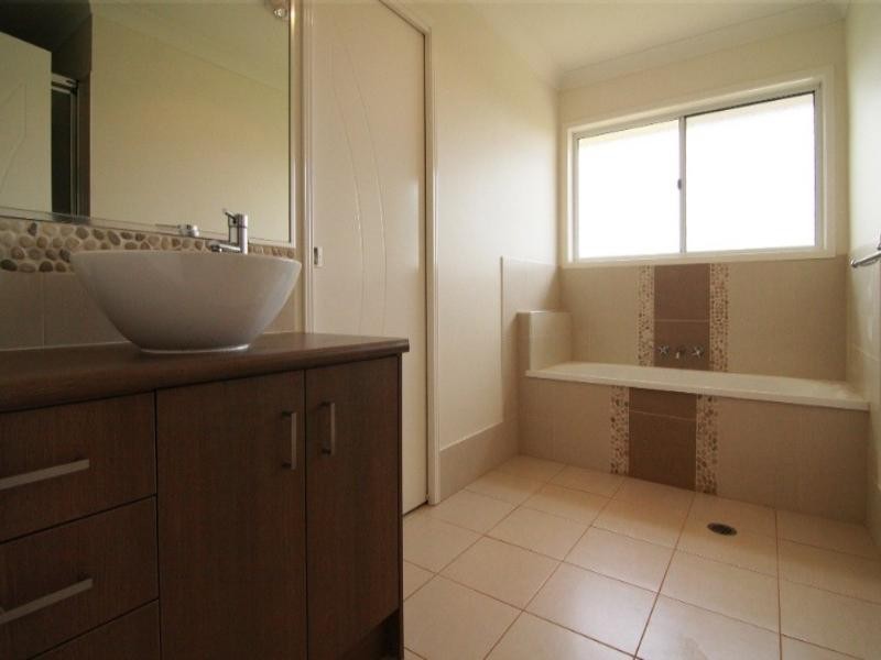 10 Edwin Street, Westbrook QLD 4350