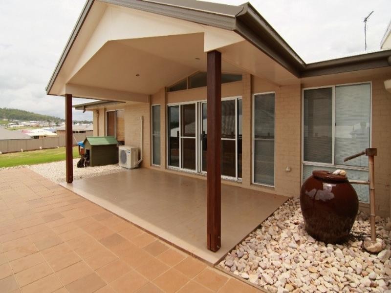 10 Edwin Street, Westbrook QLD 4350