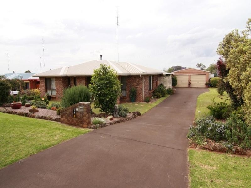 27 Jull Drive, Centenary Heights QLD 4350