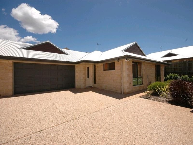 7/14 Uni Plaza Court, Kearneys Spring QLD 4350