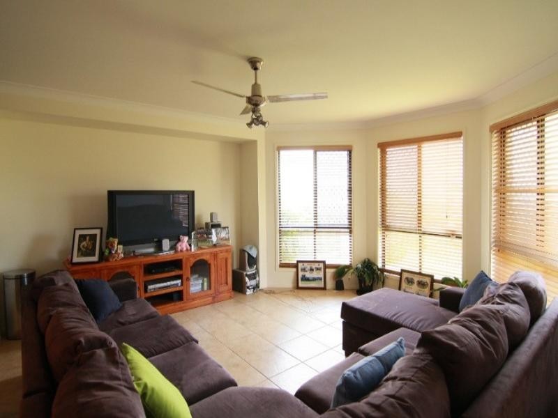 1/2 Cuttaburra Crescent, Glenvale QLD 4350