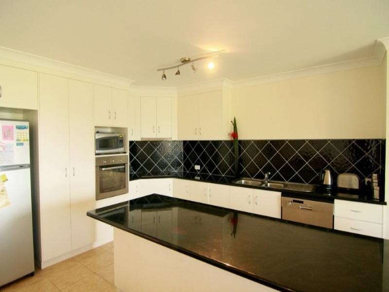 1/2 Cuttaburra Crescent, Glenvale QLD 4350