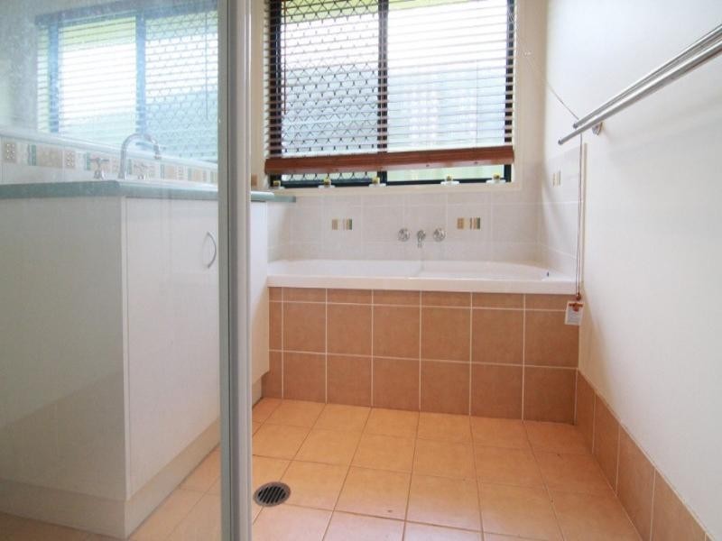 1/2 Cuttaburra Crescent, Glenvale QLD 4350