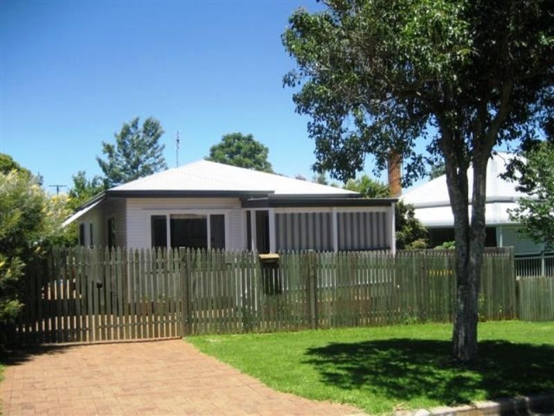 4 Kent Street, East Toowoomba QLD 4350