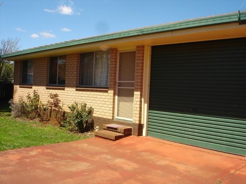 2/36 Esmond Street, Rockville QLD 4350