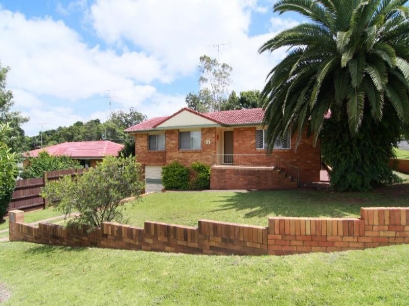 35 North Street, Mount Lofty QLD 4350