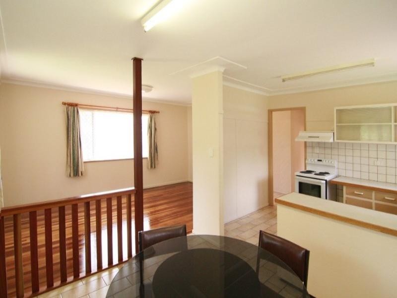 35 North Street, Mount Lofty QLD 4350