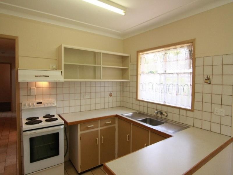 35 North Street, Mount Lofty QLD 4350