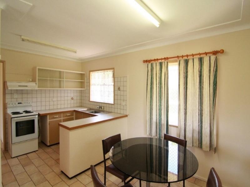 35 North Street, Mount Lofty QLD 4350