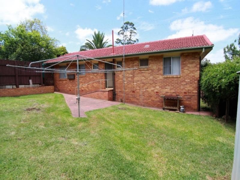 35 North Street, Mount Lofty QLD 4350