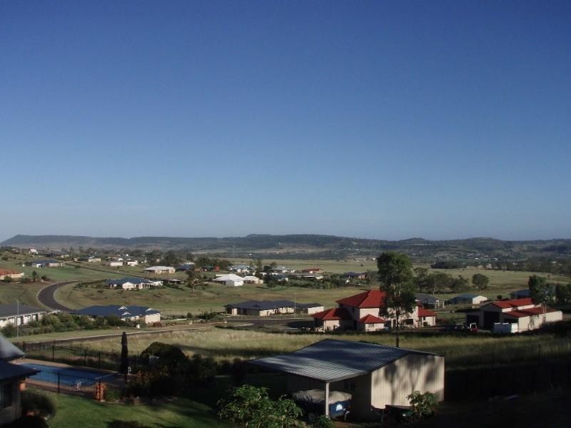 8 John Court, Cotswold Hills QLD 4350