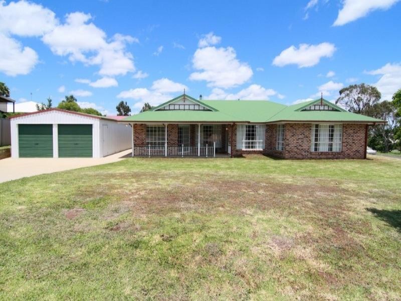 8 Robindale Drive, Darling Heights QLD 4350
