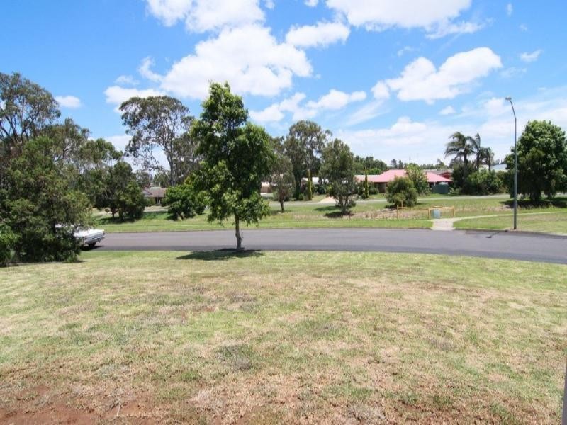 8 Robindale Drive, Darling Heights QLD 4350