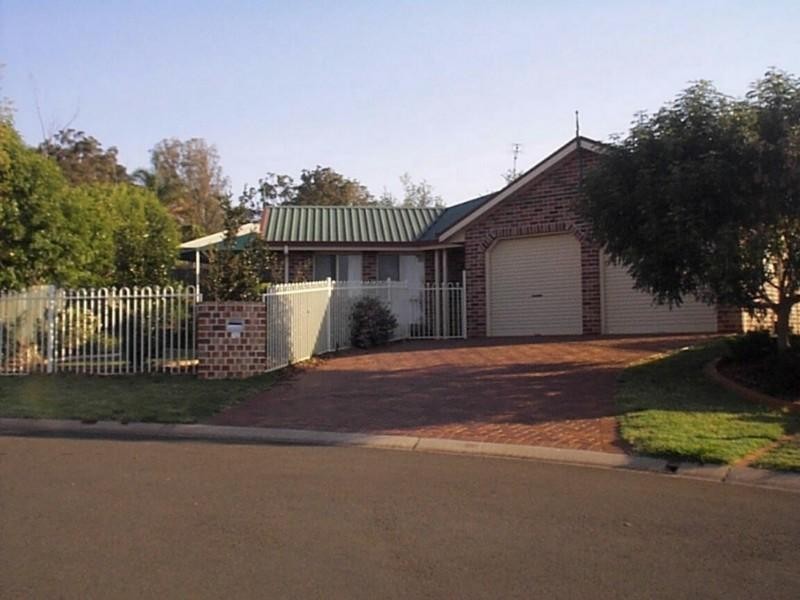2 Petunia Court, Middle Ridge QLD 4350