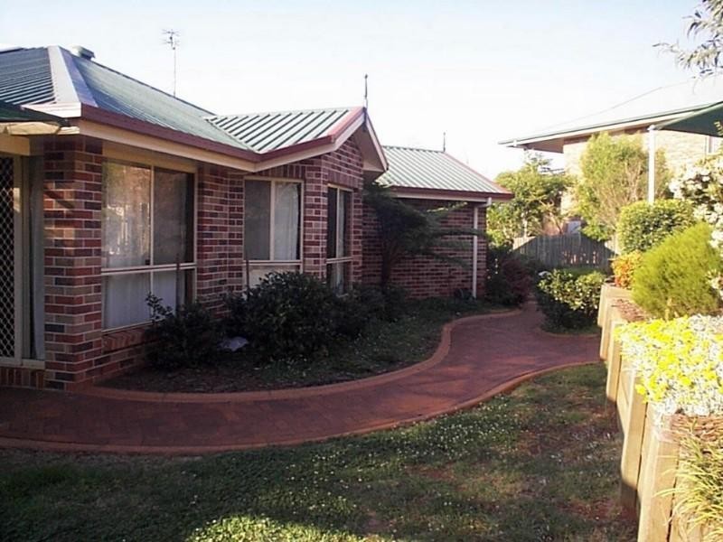 2 Petunia Court, Middle Ridge QLD 4350