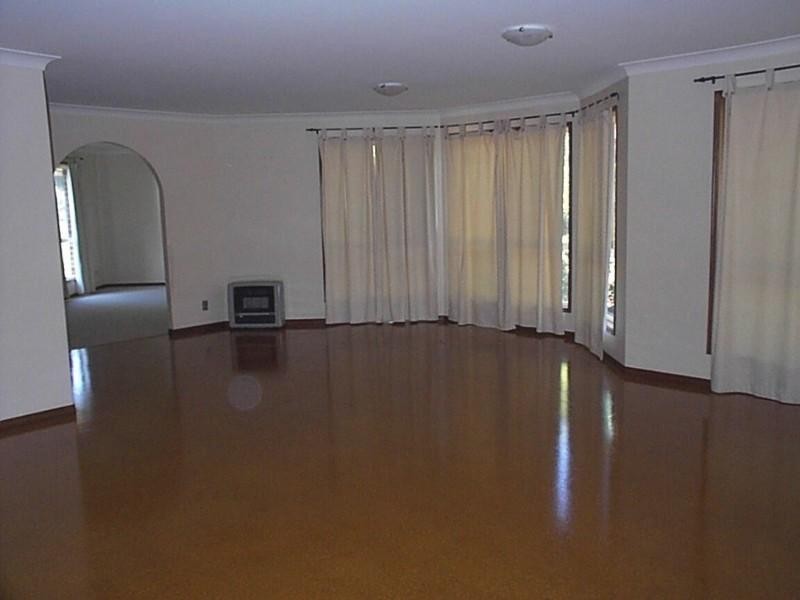 2 Petunia Court, Middle Ridge QLD 4350