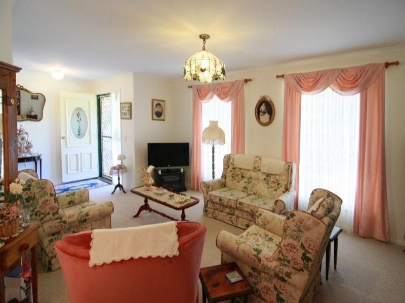 2 Carys Road, Glenvale QLD 4350