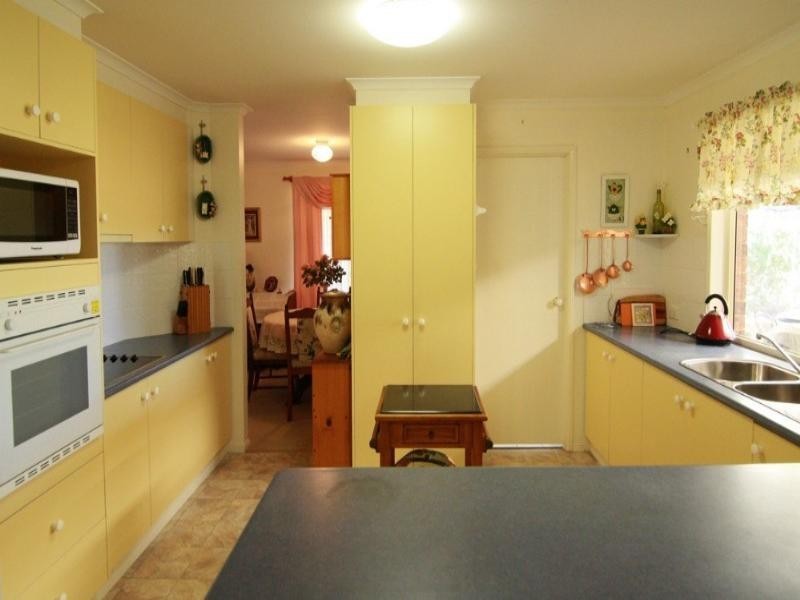 2 Carys Road, Glenvale QLD 4350