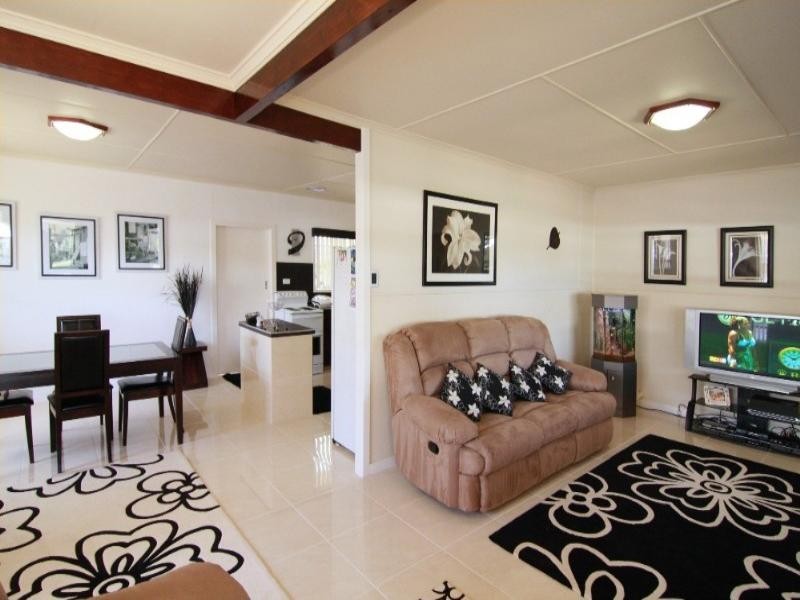 16 Gladstone Street, Newtown QLD 4350