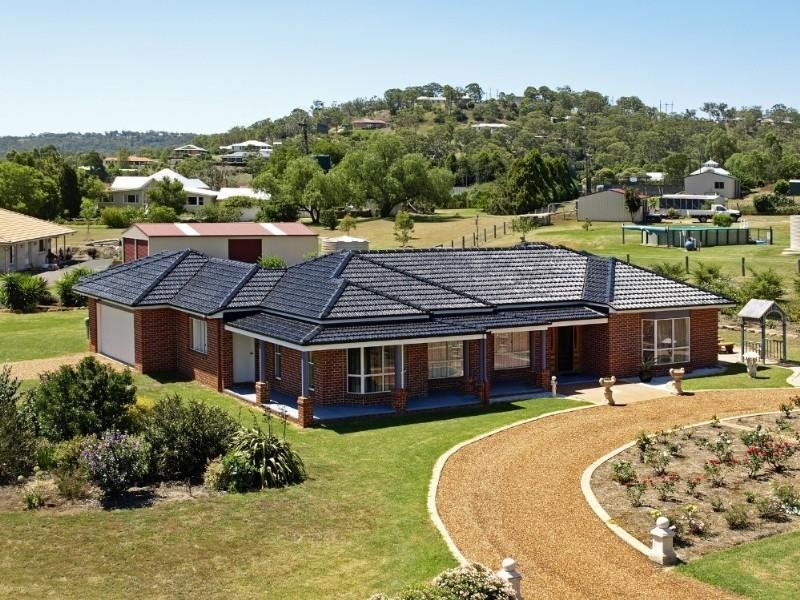 16 Windermere Drive, Hodgson Vale QLD 4352