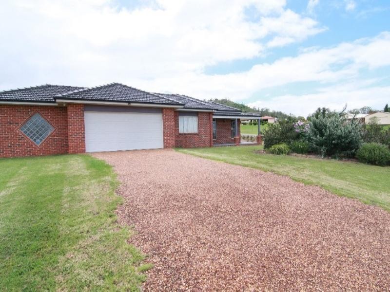 16 Windermere Drive, Hodgson Vale QLD 4352