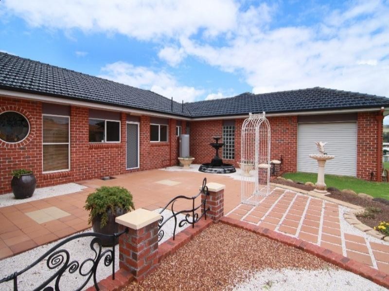 16 Windermere Drive, Hodgson Vale QLD 4352